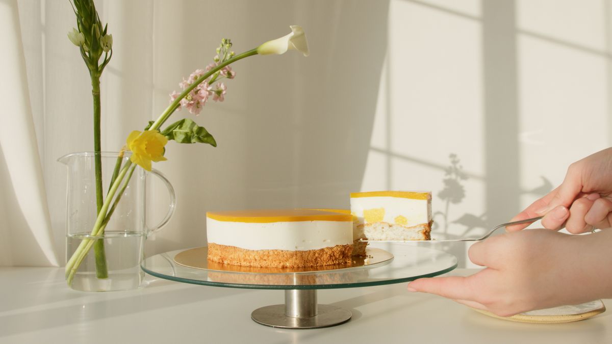 Fresh Mango / Seasonal Fruit Cake
