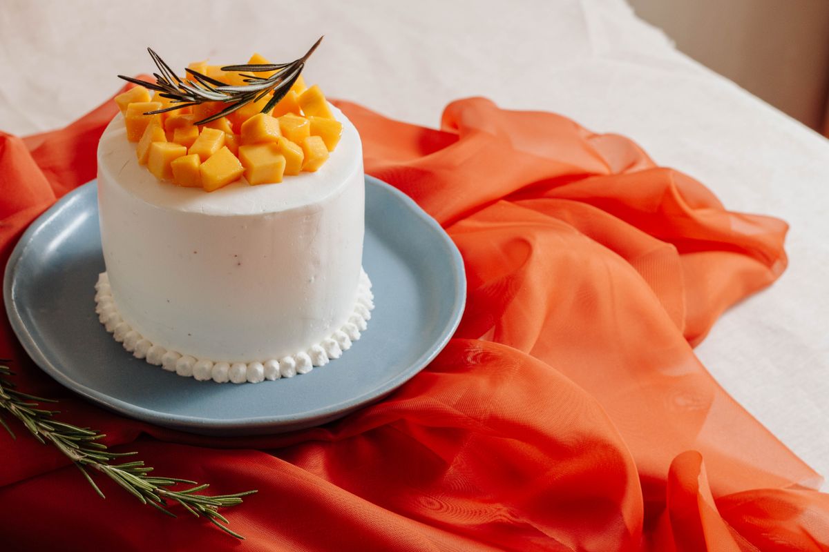 Fresh Mango / Seasonal Fruit Cake thumbnail 2