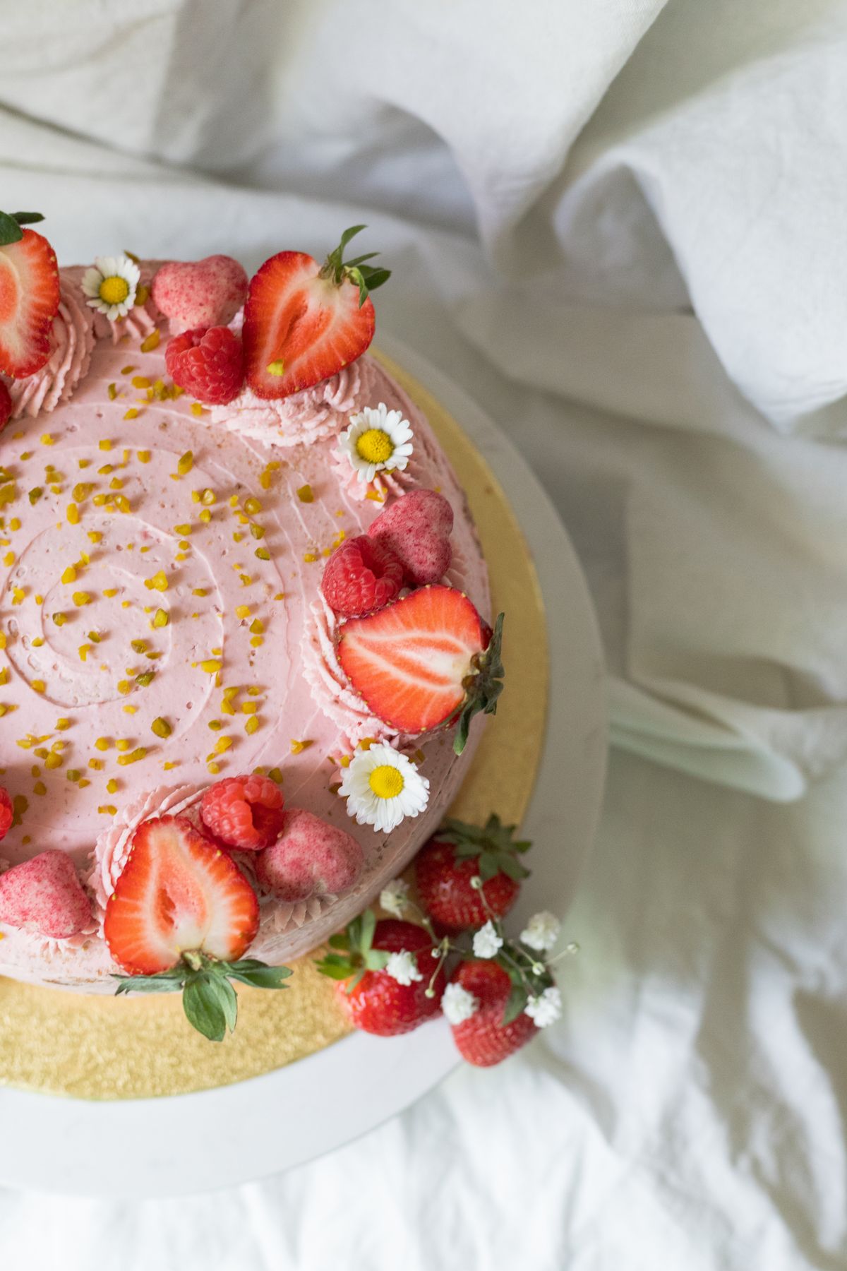 Strawberry Vanilla Bento Cake thumbnail 2
